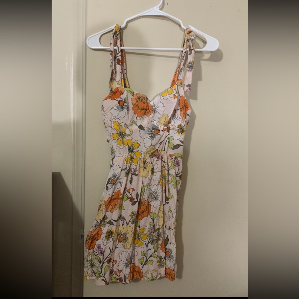 Sexy dress with pockets on side